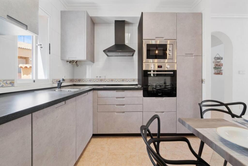 Villa-Capricho Playa - Zeus ตอร์เรเวียคา ภายนอก รูปภาพ